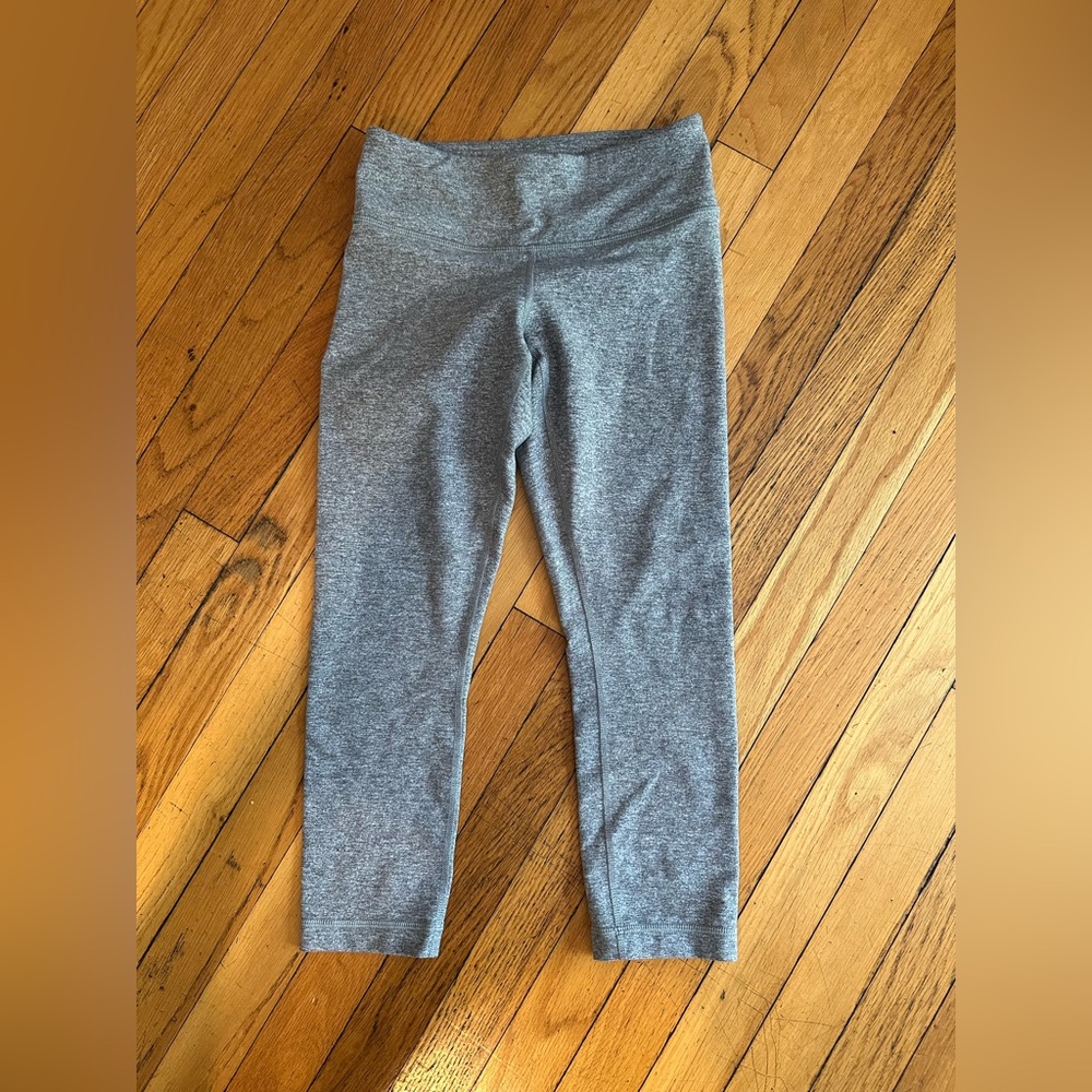 Lululemon Women’s 4 Gray Capri Leggings. Soft! Like New. Yoga Running Gym